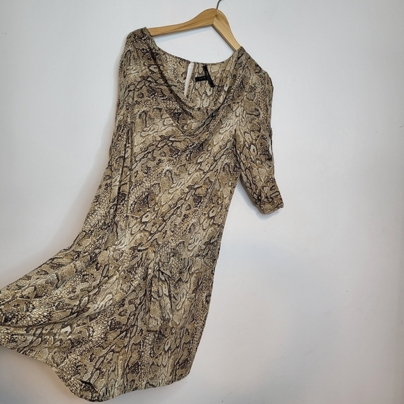 BCBGMAXAZRIA Snake Print Silk Womens Romper Short Jumpsuit Size L - Picture 5 of 11